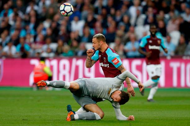 身体呈桌状 身体呈桌状